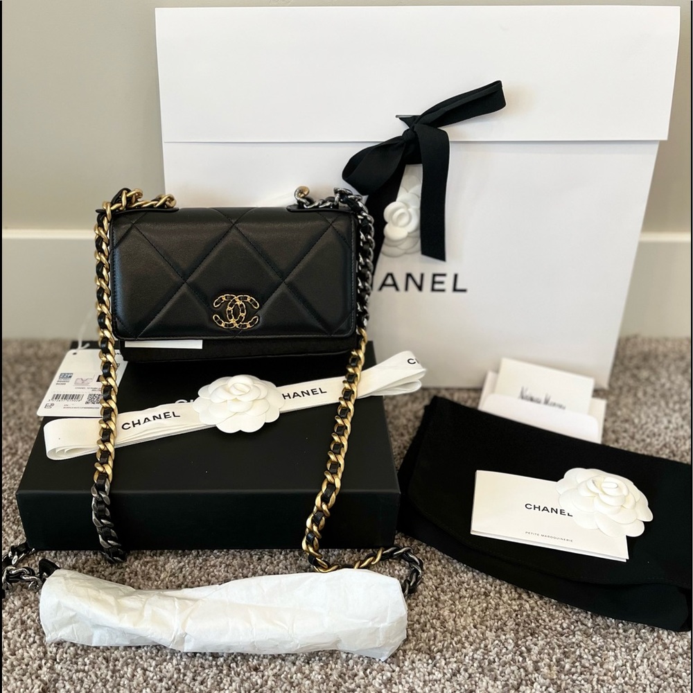 ❌SOLD❌  ❤️Host Pick!🥳 CHANEL 22P Black Lambskin 19 WOC bag - NEW with RECEIPT - Picture 3 of 17